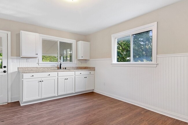 Building Photo - Coming Soon - Charming 3 Bedroom, 1.5 Bath...