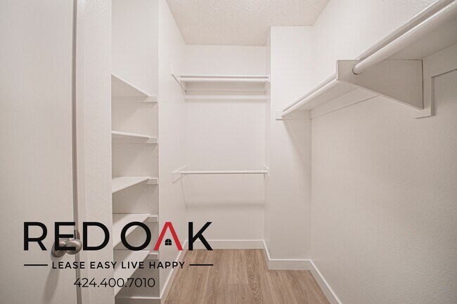 Building Photo - 8309 Cedros Ave