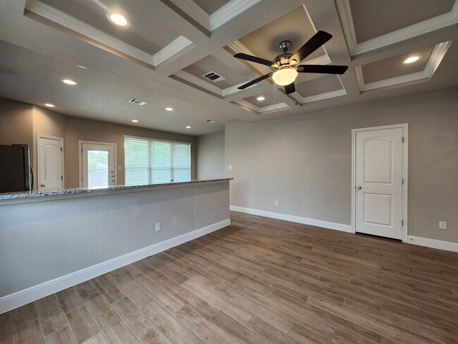 Building Photo - Large Fenced in Backyard in NBISD /Walk to Kraft Park /  Fridge Included  / Pet Friendly / Off Co...