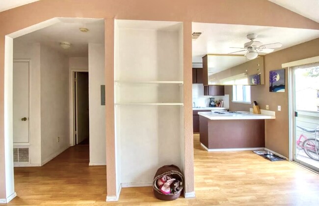 Building Photo - 9127 Newhall Dr