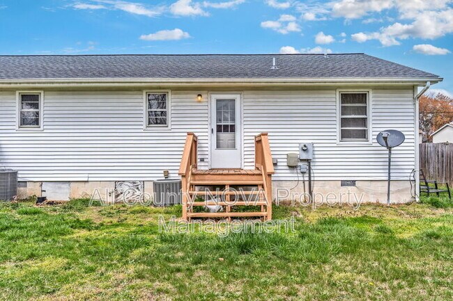 Building Photo - 211 Church St