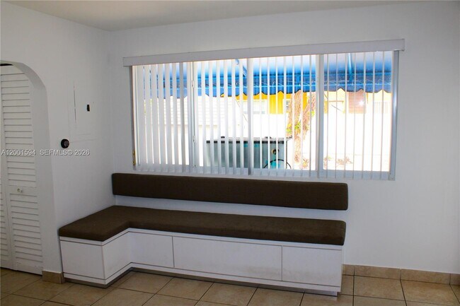 Building Photo - 2253 SW 10th St