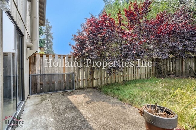 Building Photo - 1717/1719 Springbrook Way
