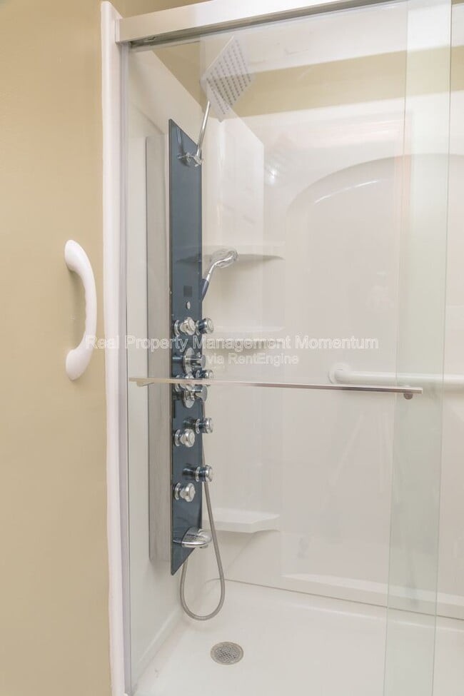 Building Photo - 3531 Leawood Ave