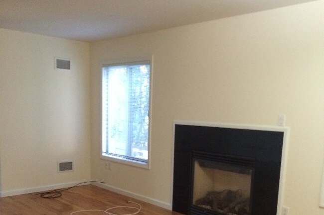 Building Photo - 42 Dunwood Rd