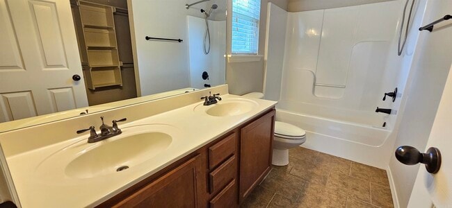 Building Photo - 14815 Parkway Meadows Dr