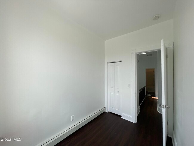 Building Photo - 475 S Pearl St