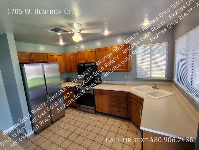 Building Photo - 1705 W Bentrup Ct