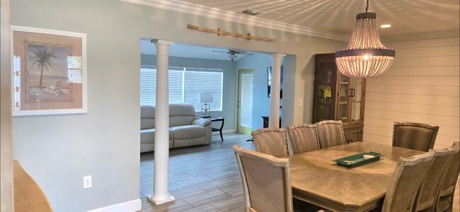 Building Photo - 1801 El Rio Dr