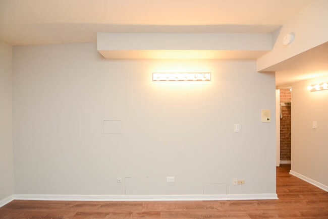Building Photo - 4878 N Magnolia Ave