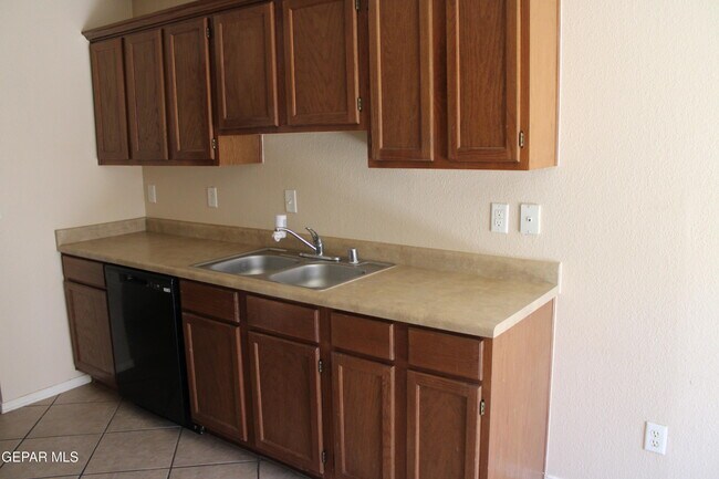 Building Photo - 4608 Lorenzo Ponce Dr