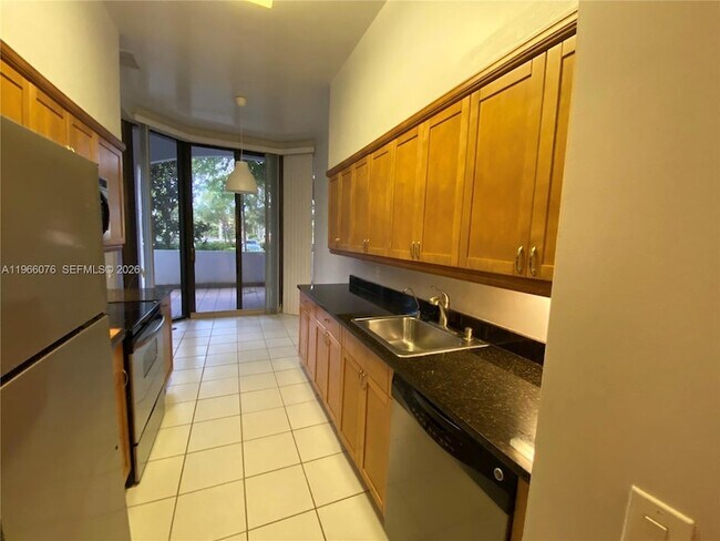 Building Photo - 3640 Yacht Club Dr