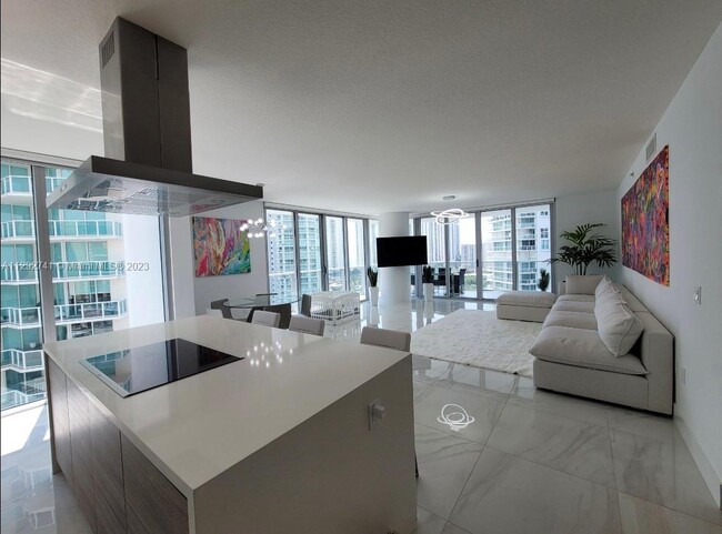 Primary Photo - 300 Sunny Isles Blvd