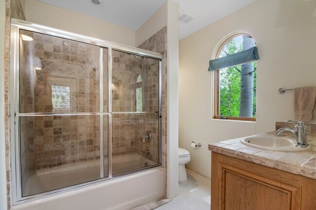 Building Photo - Sun Valley Home, Fully Furnished and Move-in Ready