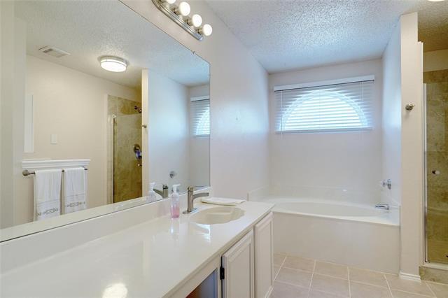 Building Photo - 1703 Creekpoint Dr