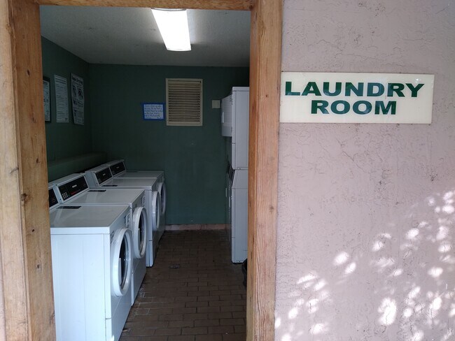 Building Photo - Blue Pointe