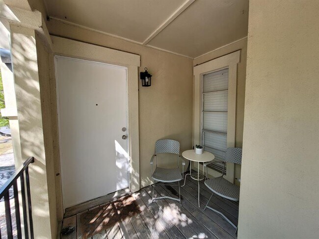 Building Photo - 104 W 35th St