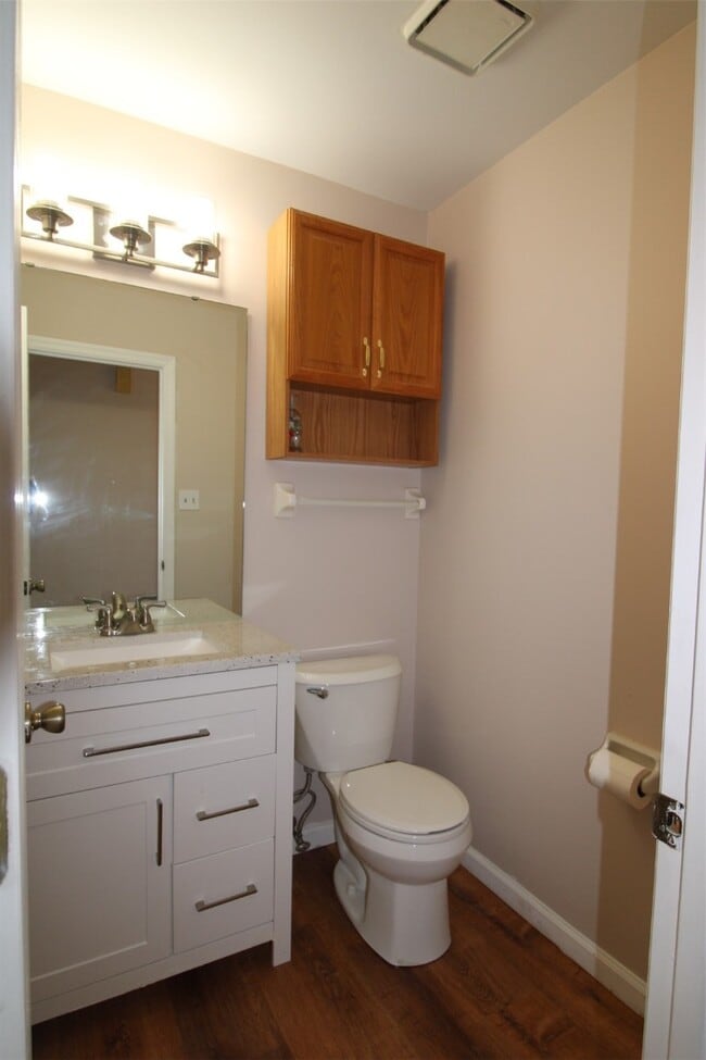 Building Photo - 1043 Oakwood Farms Ln