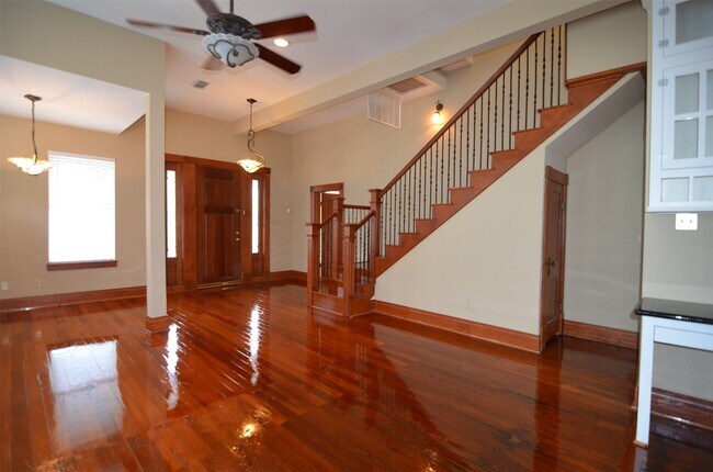 Building Photo - 1615 Houston Ave