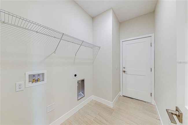 Building Photo - 247 N Pine Ave