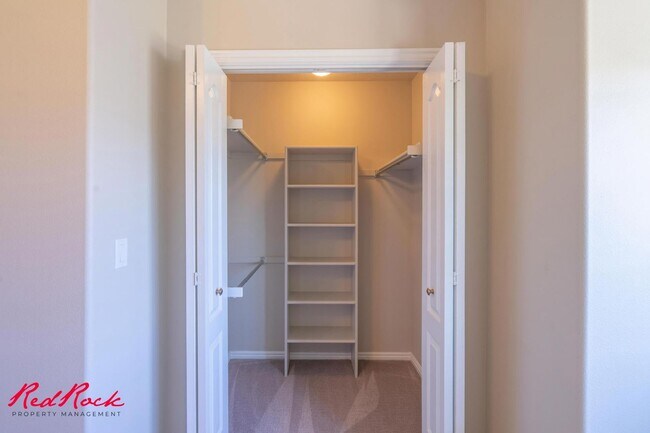 Building Photo - Spacious 6 Bedroom Home with a Balcony!