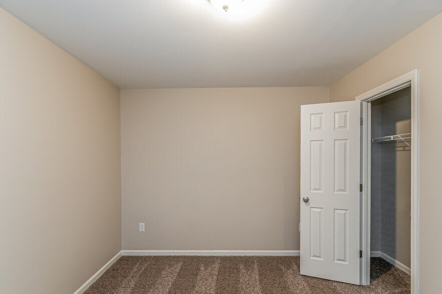 Building Photo - 1433 East Stone Arch Drive