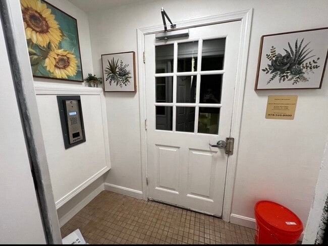 Building Photo - 236 Low St