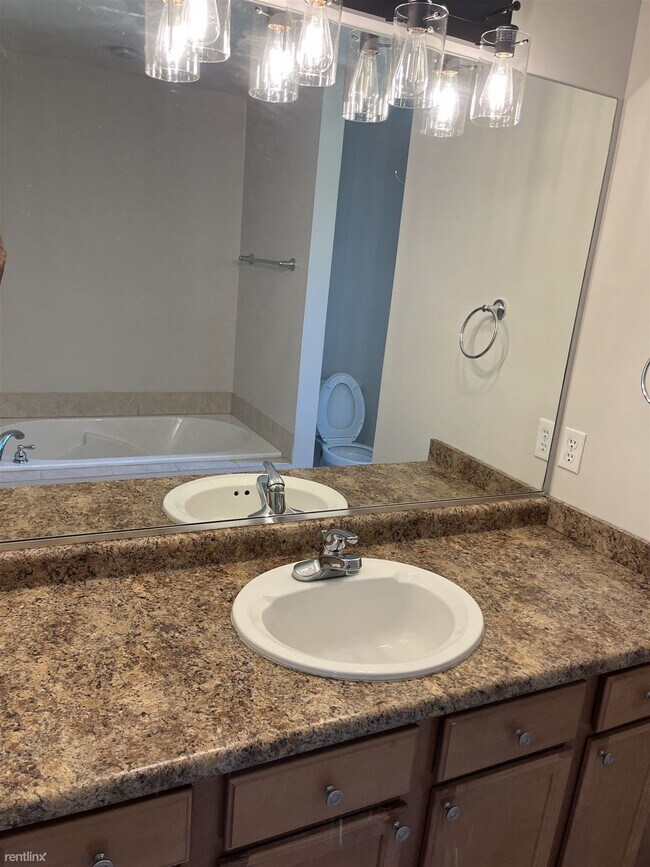 Building Photo - 3 br, 2 bath House - 2550 Louisville Boatd...