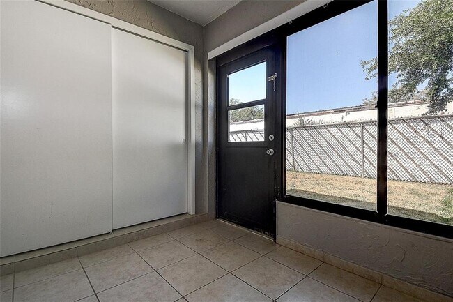 Building Photo - 4752 Sunny Loop