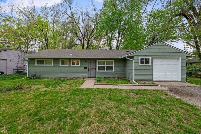 Primary Photo - COMING SOON! 5 Bedrooms, 2 Bathrooms in Ka...