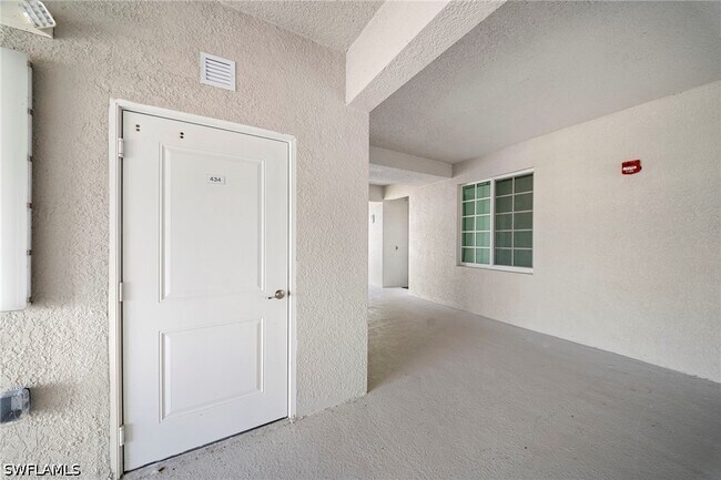 Building Photo - 15285 Grn Acrs Ave
