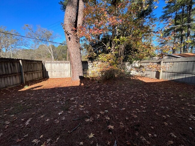 Building Photo - Recently Updated Three Bedroom House in Po...
