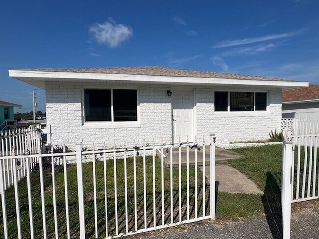 Primary Photo - 3822 S Atlantic Ave