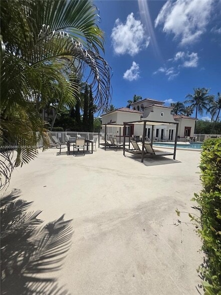 Building Photo - 6709 N Kendall Dr