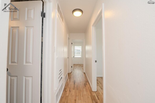 Building Photo - 1624 Sunnyside Ln