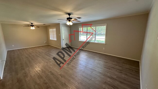 Building Photo - Beautiful Chic Remodeled West Monroe Home!