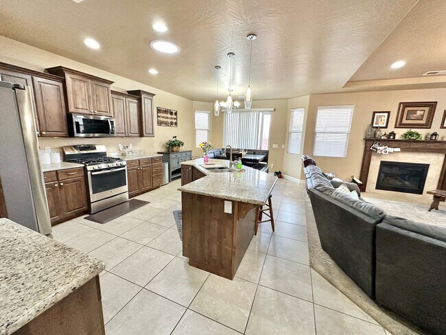 Building Photo - Short term lease! Beautiful Furnished St. George Home!!