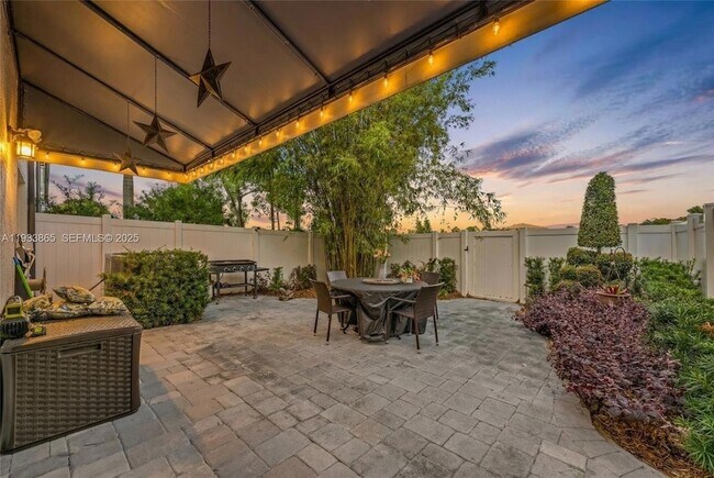 Building Photo - 12925 SW 49th Ct