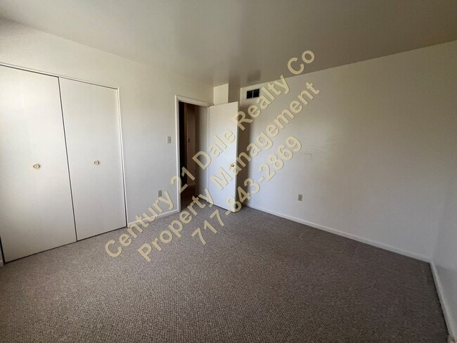 Building Photo - 2 BR 1.5 bath Condo in Central York School District