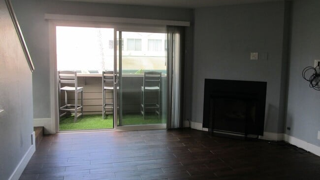 Building Photo - Imperial Beach  Condo