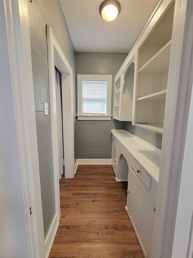 Building Photo - 2811 Chenevert St