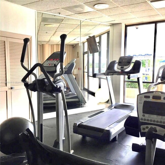 Building Photo - 3731 N Country Club Dr