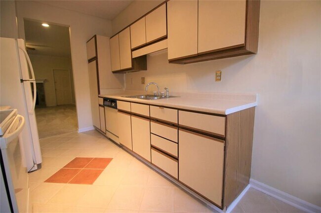 Building Photo - 4028 Elm St