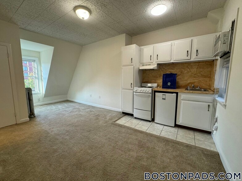 Primary Photo - 1223 Beacon St