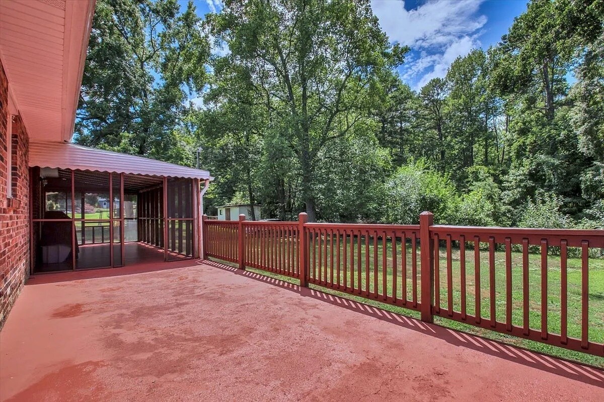 Building Photo - 120 Echo Ln