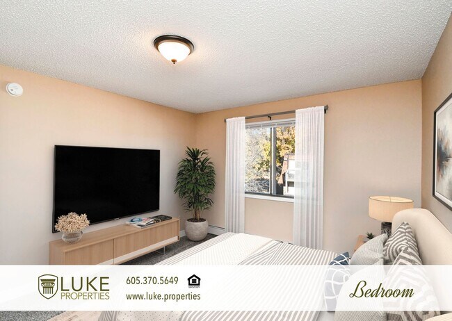 Building Photo - 405 S Sycamore Ave