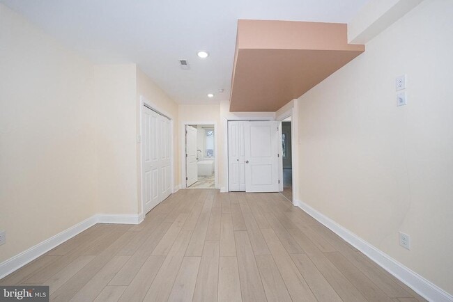 Building Photo - 622 Spring Ave