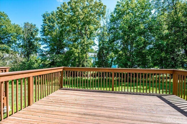 Building Photo - 3902 Springbrook Dr