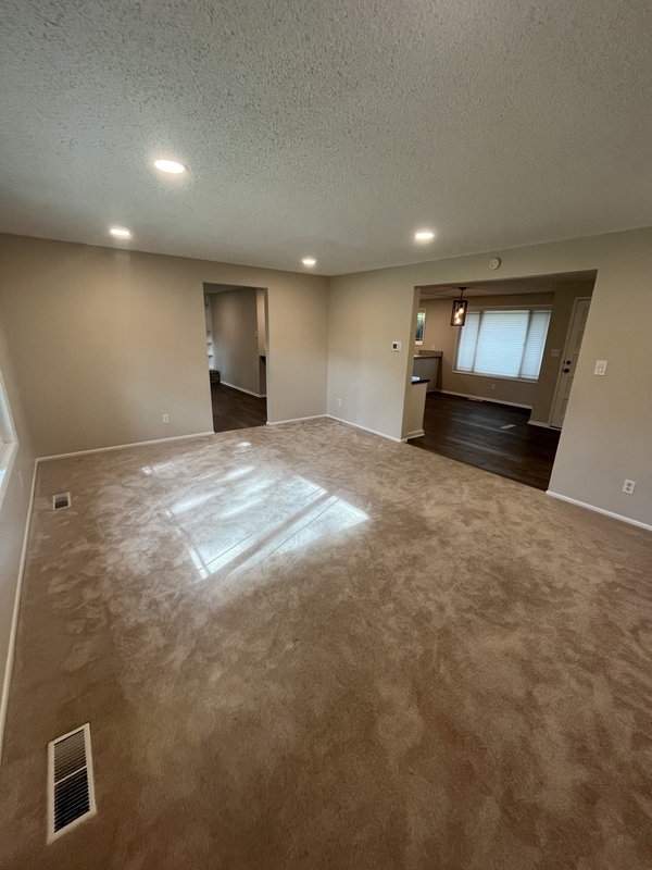 Building Photo - 841 Garden Dr