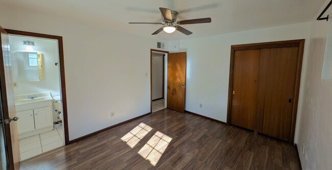 Building Photo - 3 Bedroom Home in the Hudson Manor Community Near S McClintok Dr and E Apache Blvd!